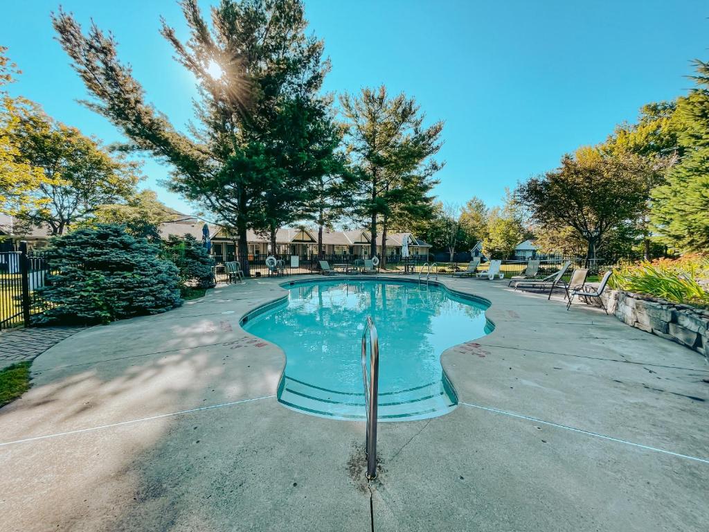 a swimming pool in the middle of a driveway at Super 8 by Wyndham Gananoque - Country Squire Resort in Gananoque