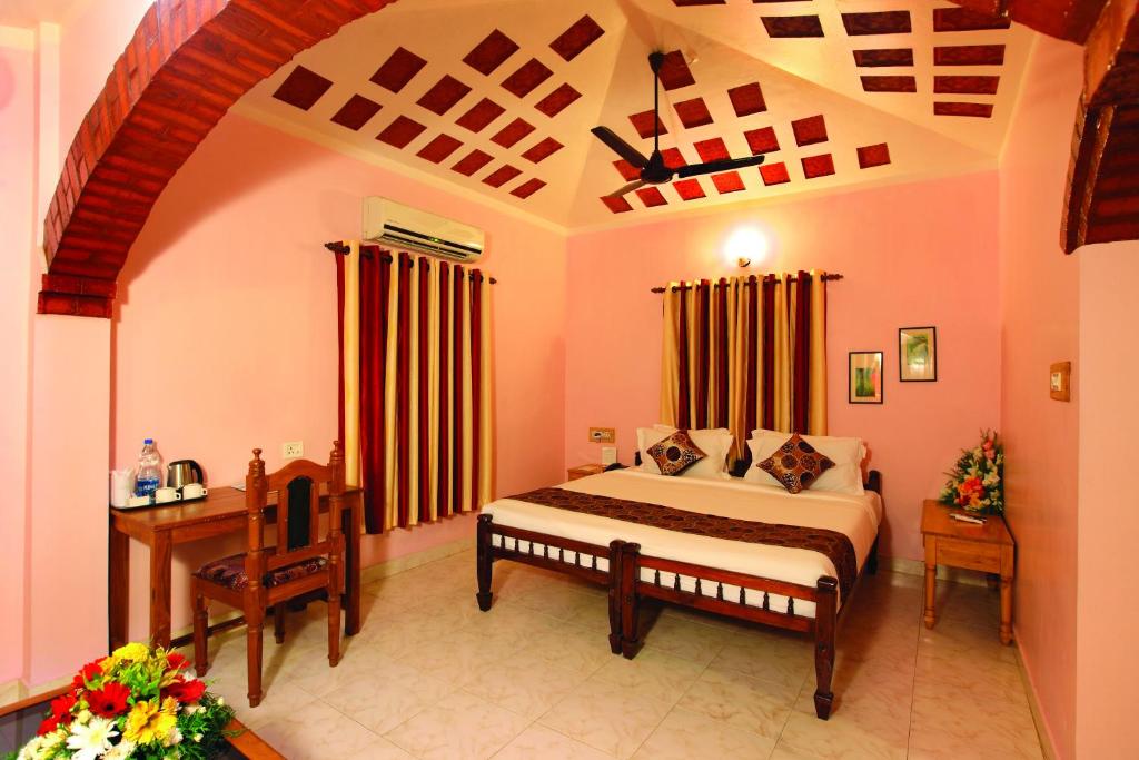 Postel nebo postele na pokoji v ubytování Cherai Beach Resorts