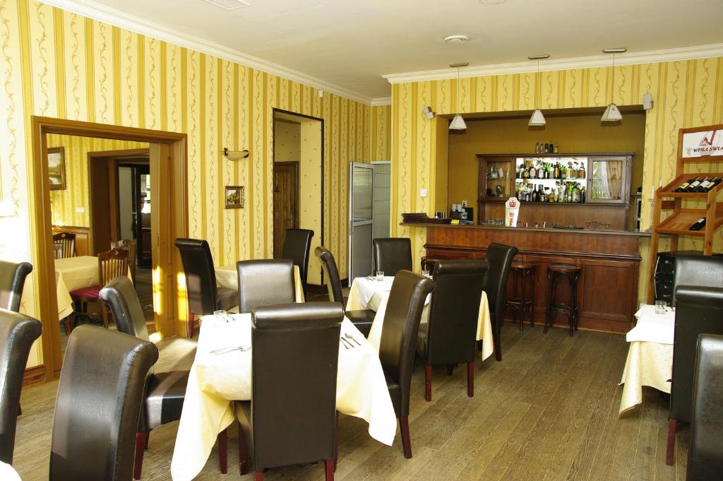 Hol lub bar w obiekcie Pensjonat - Restauracja Żółty Domek