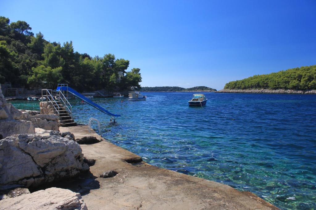 Zdjęcie z galerii obiektu Seaside holiday house Grscica, Korcula - 626 w mieście Prižba
