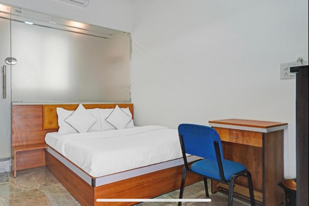 En eller flere senge i et værelse på Hotel Santeria Inn
