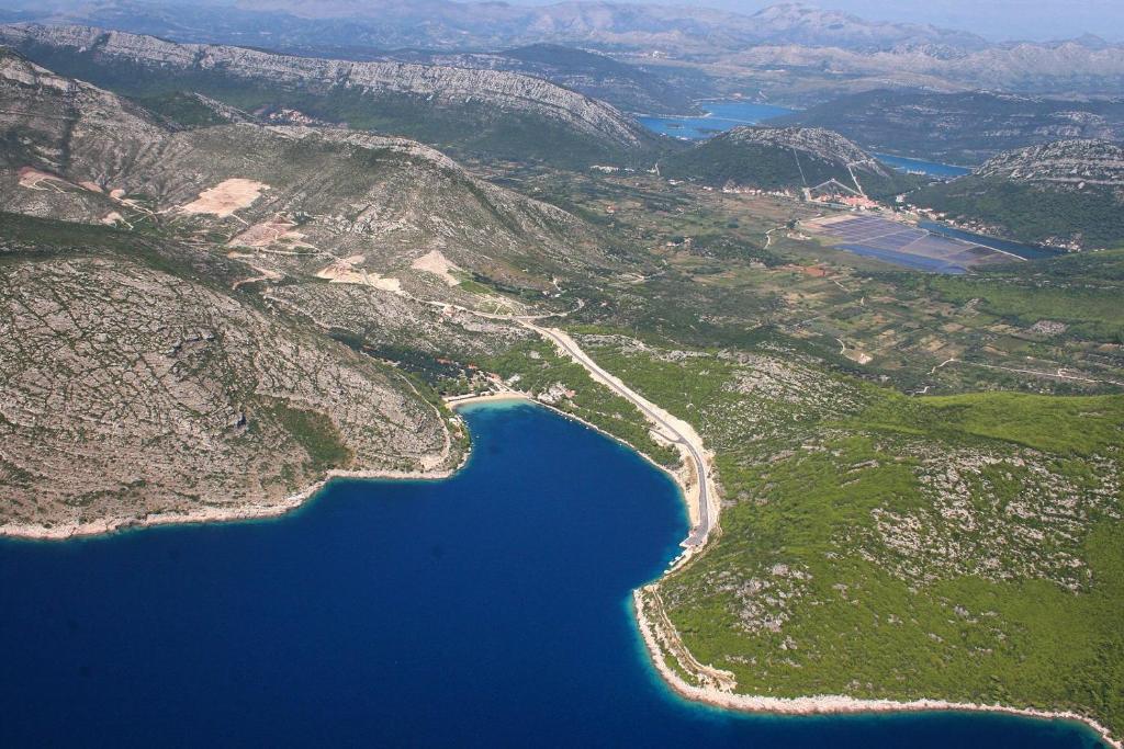 Fotografia z galérie ubytovania Apartments by the sea Prapratno (Peljesac) - 13500 v destinácii Ston