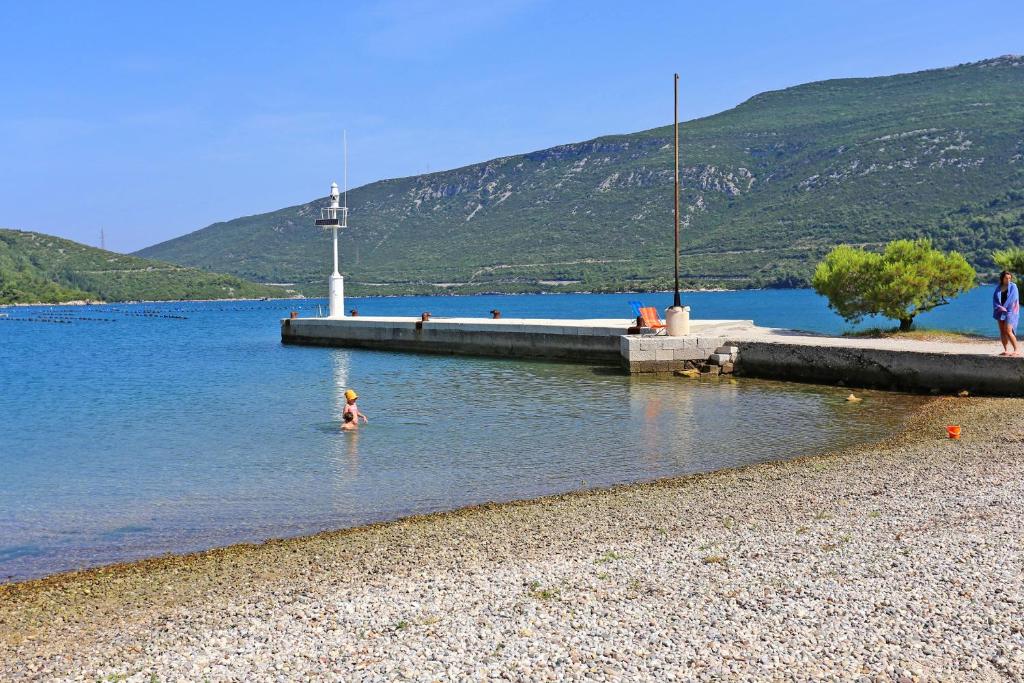 Fotografia z galérie ubytovania Apartments by the sea Prapratno (Peljesac) - 13500 v destinácii Ston