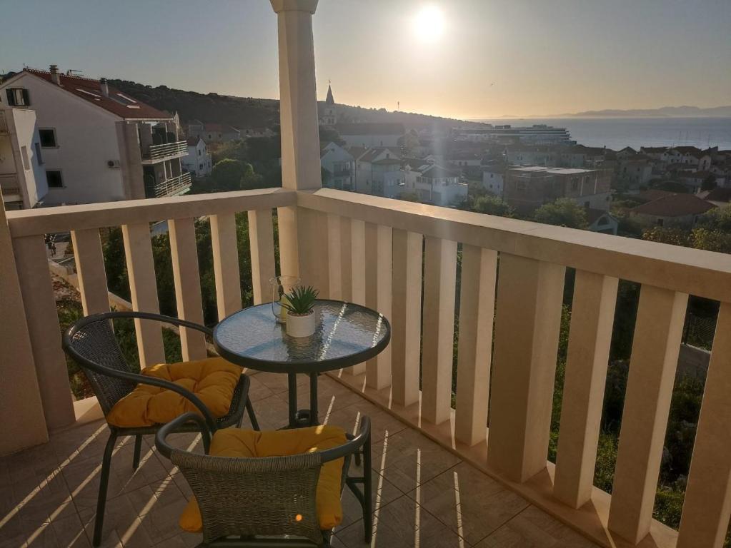 En balkong eller terrass på Apartments Marina - with sea view