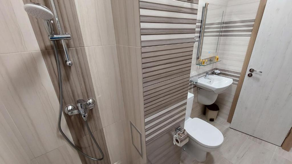 A bathroom at Sunrise City A1, Sarafovo
