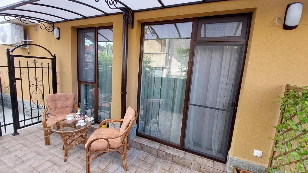 A balcony or terrace at Sunrise City A1, Sarafovo
