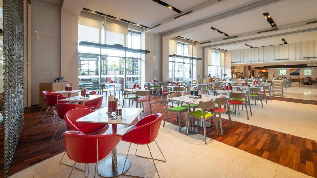 ibis New Delhi Aerocity - An Accor Brand photo
