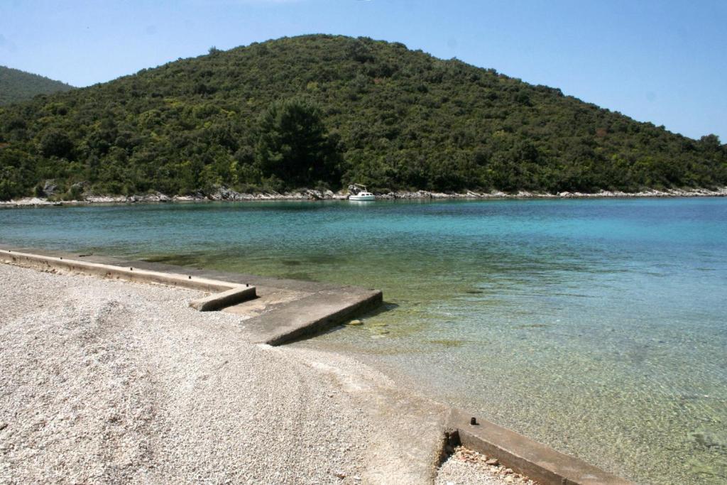 Zdjęcie z galerii obiektu Apartments by the sea Cove Vrbovica bay - Vrbovica (Korcula) - 4390 w Korčuli