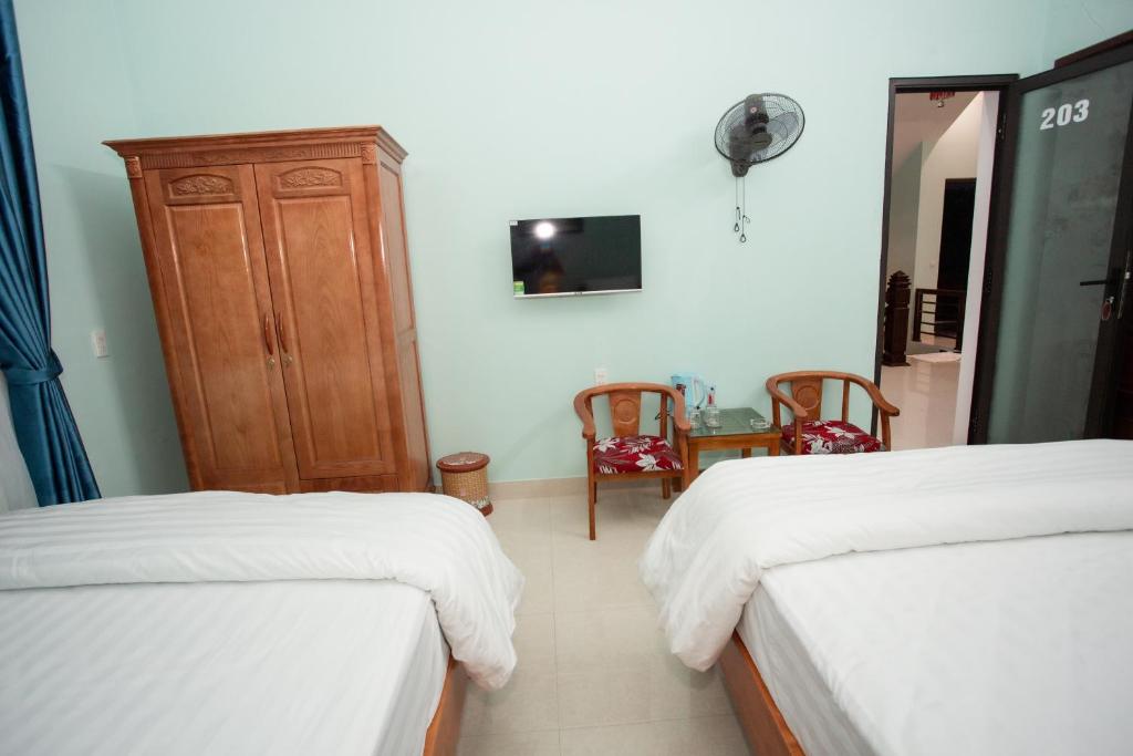 Postel nebo postele na pokoji v ubytování Amazing Hotel, Trương Pháp, Quang Phú, Đồng Hới