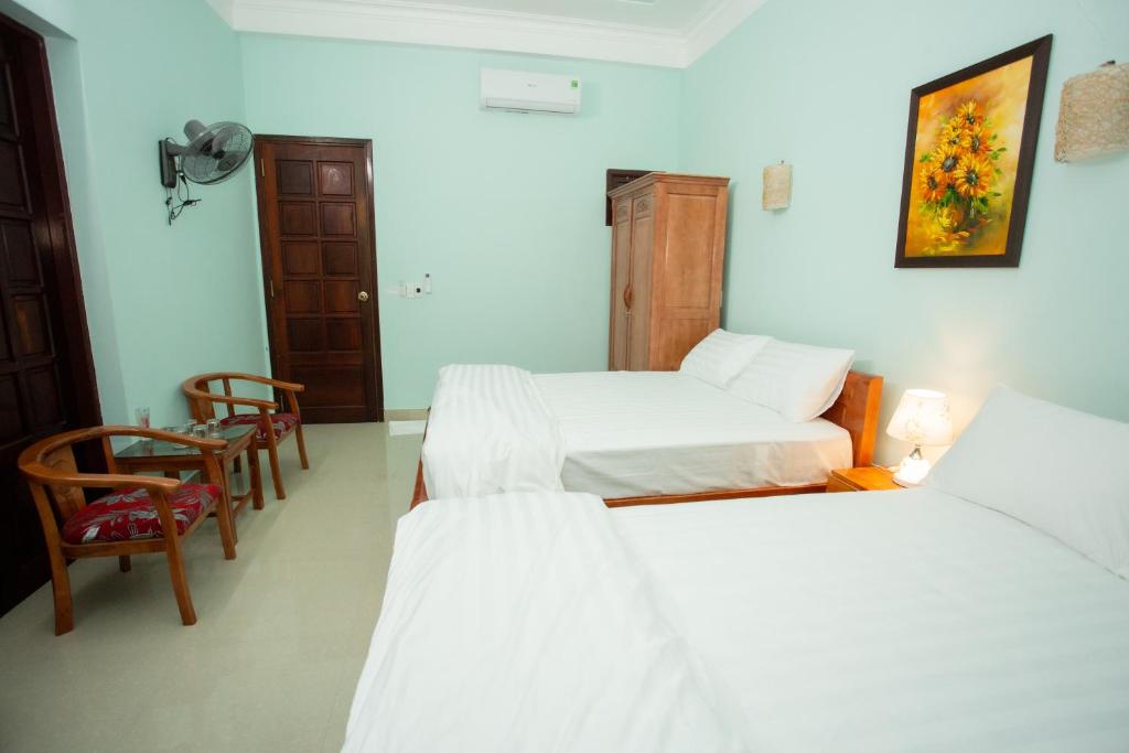 Postel nebo postele na pokoji v ubytování Amazing Hotel, Trương Pháp, Quang Phú, Đồng Hới