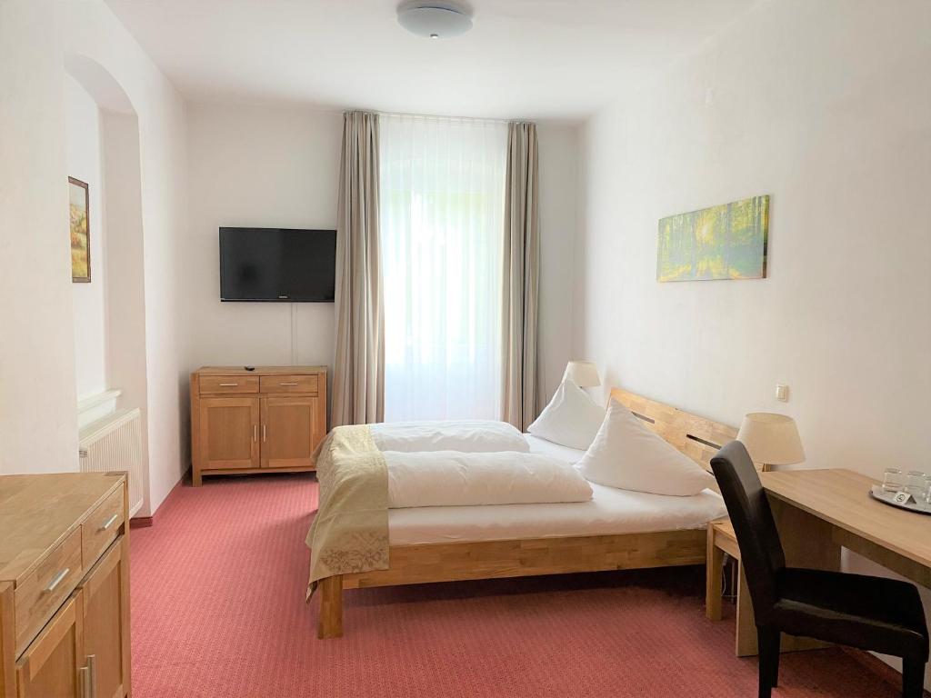 Hotel Schwabenwirt - Standard Quadruple Room