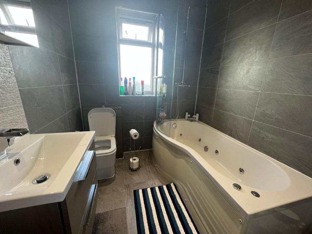 Koupelna v ubytování Deluxe Homestay near Tottenham Hotspur Stadium