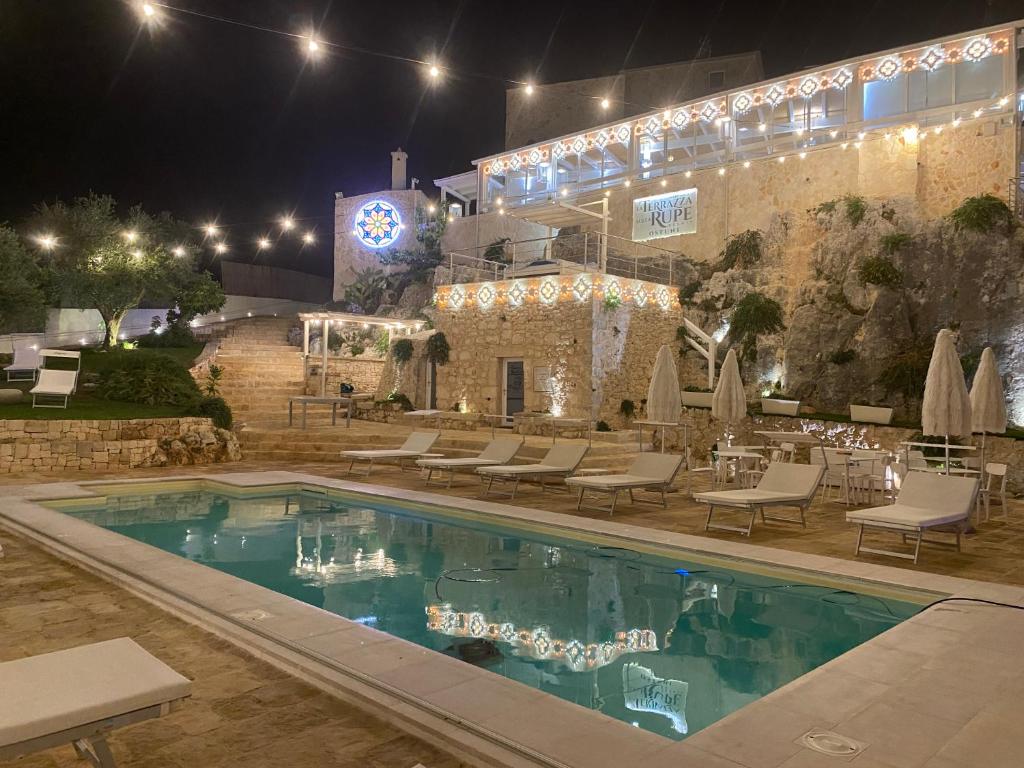 Bazén v ubytování La Terrazza Sulla Rupe Relais nebo v jeho okolí