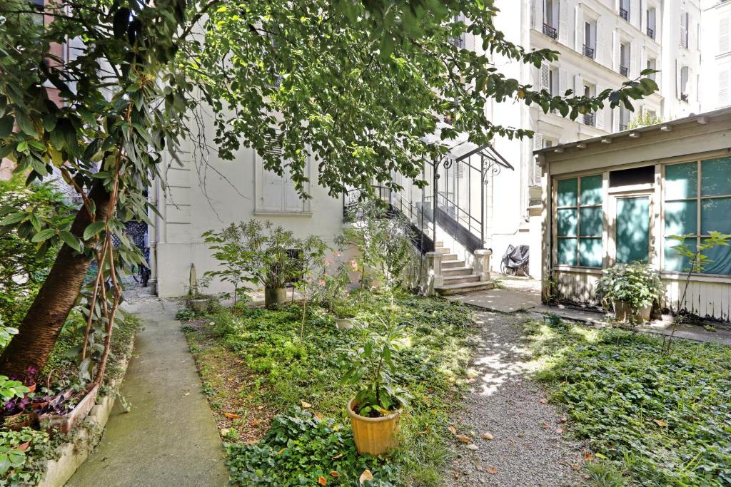 Ogród w obiekcie Charming apartment - 1BR-4P - Parc Monceau