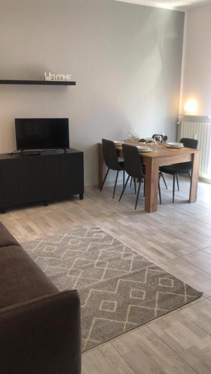 Televízia a/alebo spoločenská miestnosť v ubytovaní Casa di Babi