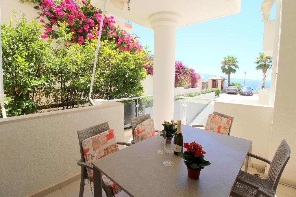Albania Dream Beachfront Apartment - Image 7