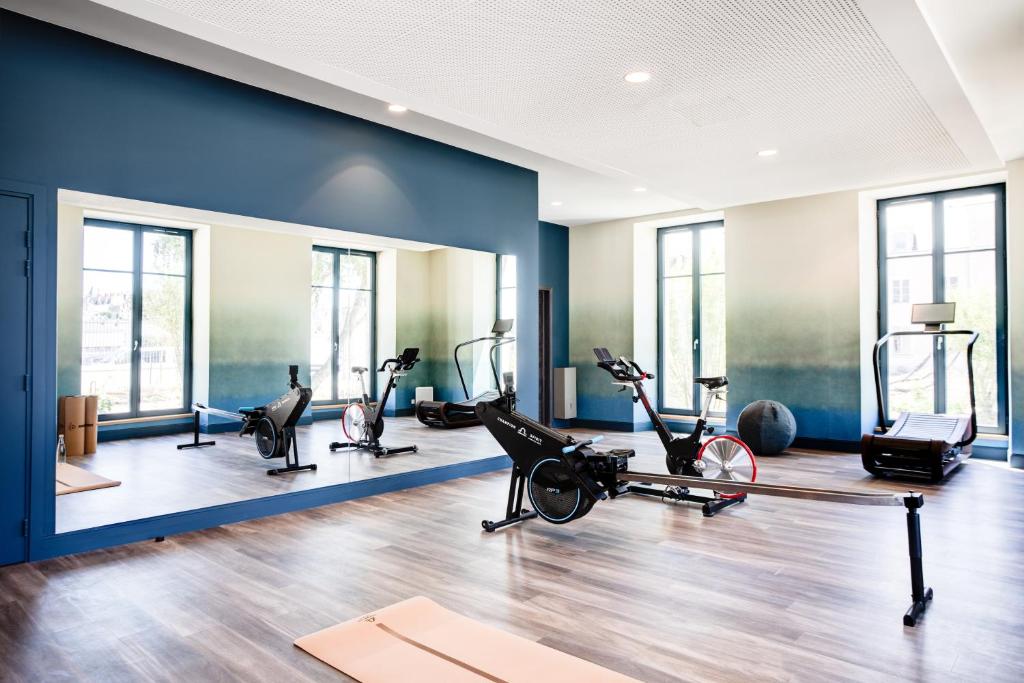 a gym with treadmills ellipticals and exercise bikes at Fleur de Loire in Blois