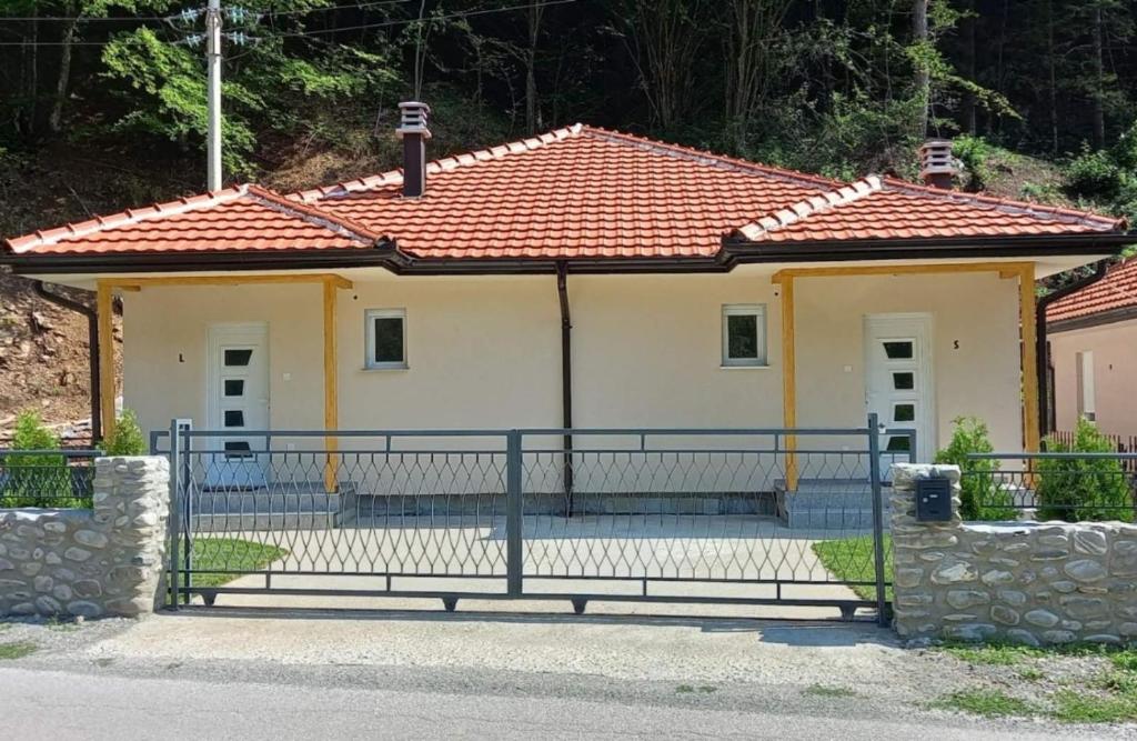 Budova, kde se prázdninový dům nachází