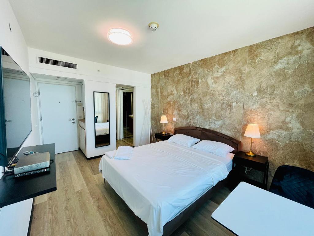 Postel nebo postele na pokoji v ubytování Carmel Holiday Apartments