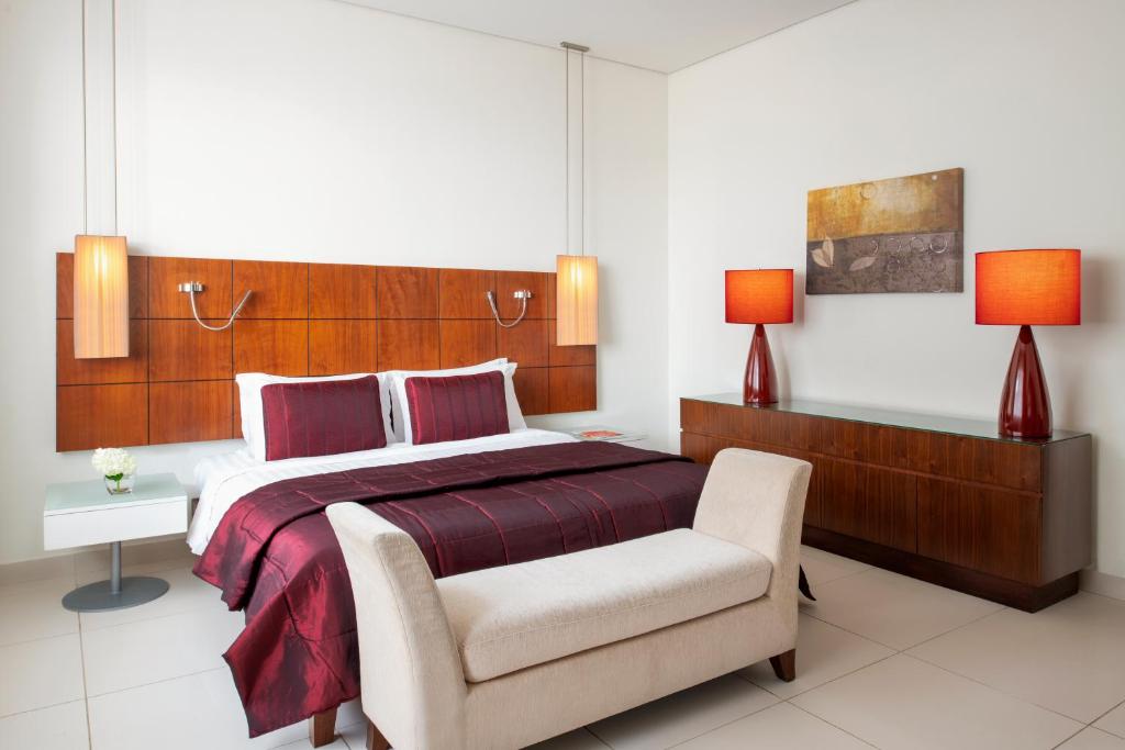 Ένα ή περισσότερα κρεβάτια σε δωμάτιο στο Fraser Suites Doha