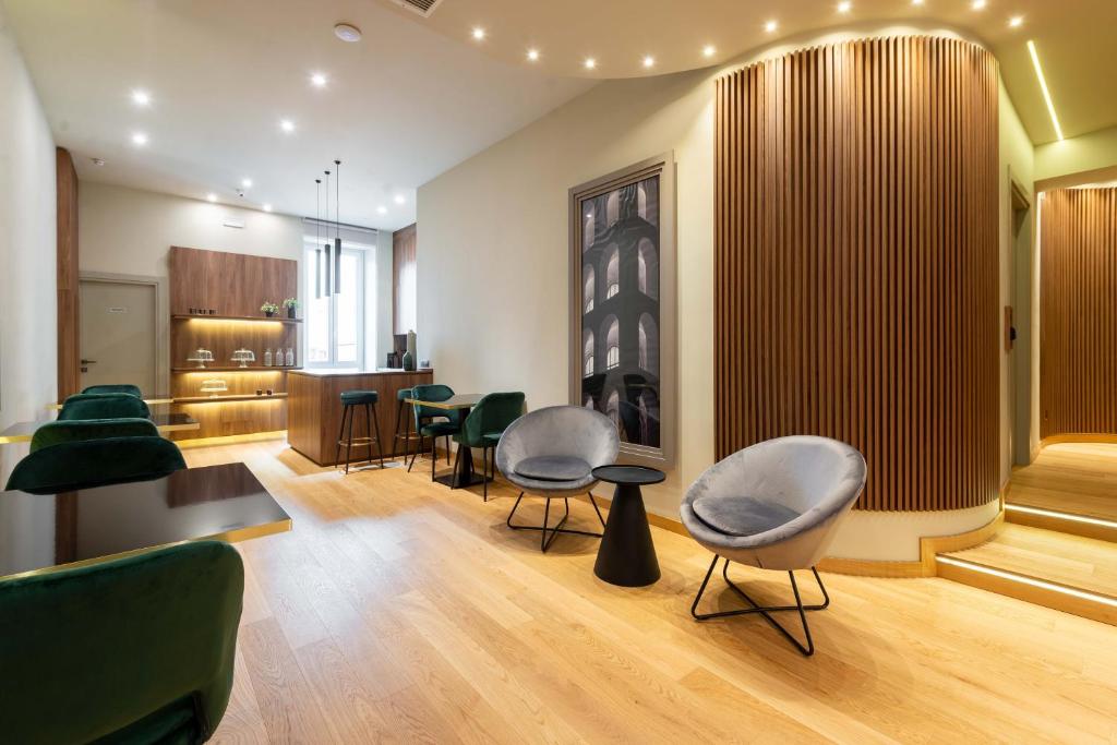 a salon with chairs and tables in a room at ELICAL Exclusive Private Suites in Rome