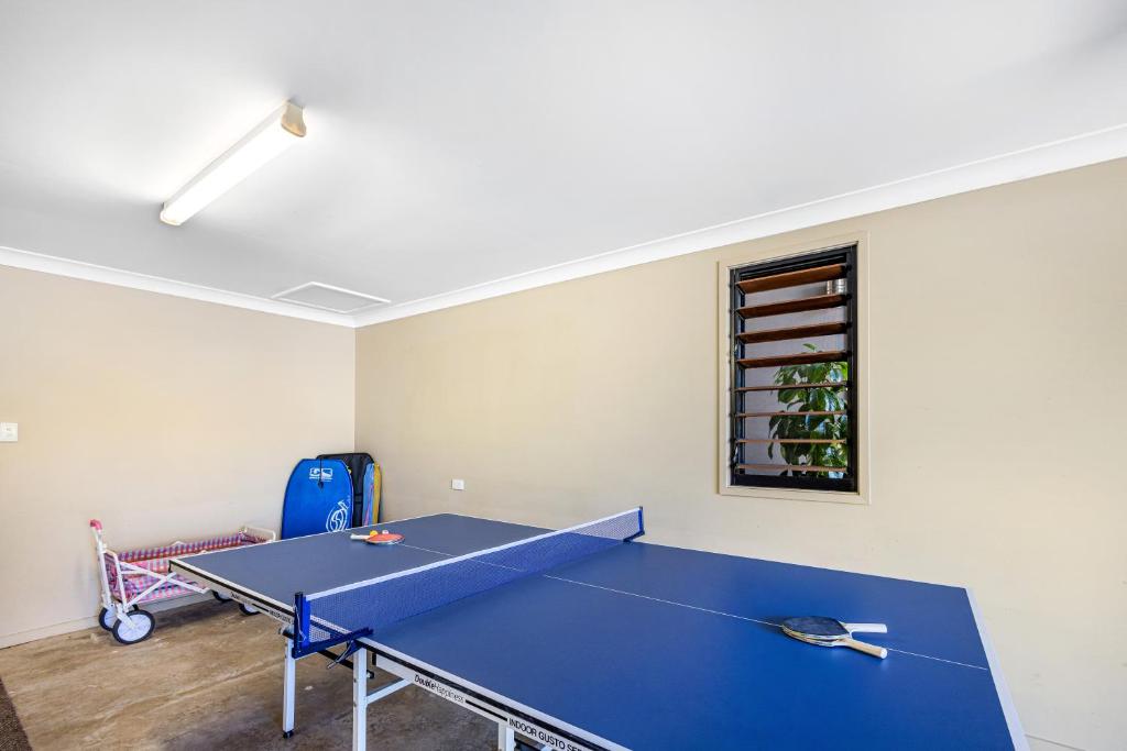 Stolní tenis v ubytování Mudjimba Escape-pet friendly, luxury villa w/ pool nebo okolí