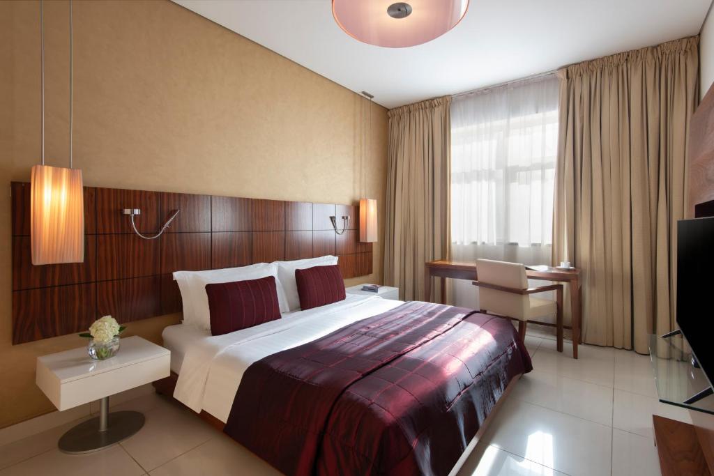 Ένα ή περισσότερα κρεβάτια σε δωμάτιο στο Fraser Suites Doha