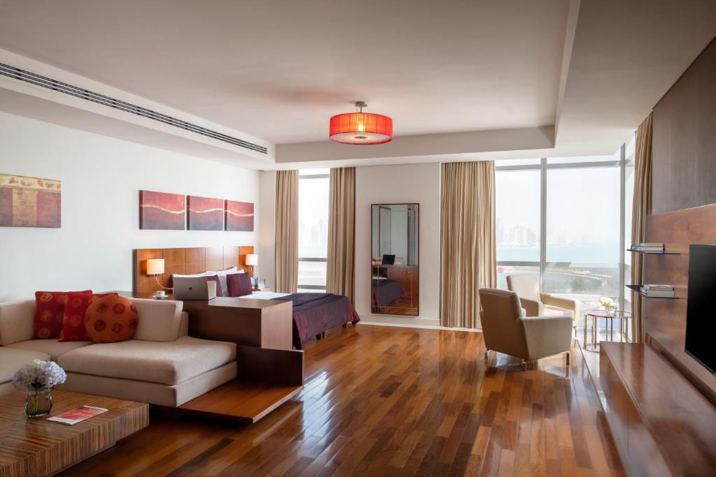 Χώρος καθιστικού στο Fraser Suites Doha