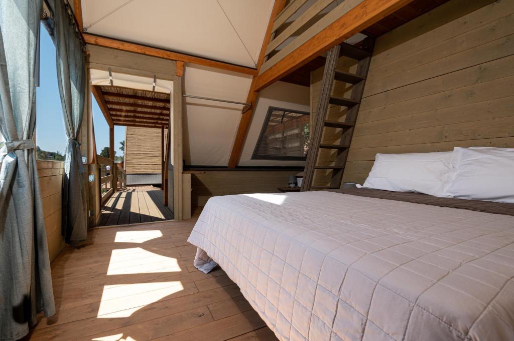 Postel nebo postele na pokoji v ubytování Il Castagno Toscana Glamping
