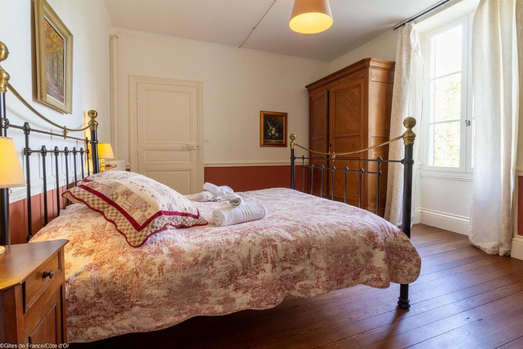 Postel nebo postele na pokoji v ubytování L'orée du lac - Formule Chambres