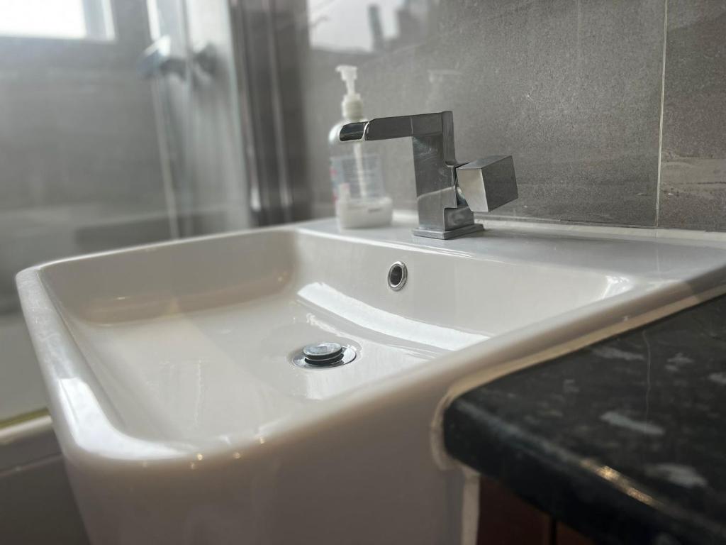Koupelna v ubytování Deluxe Homestay near Tottenham Hotspur Stadium