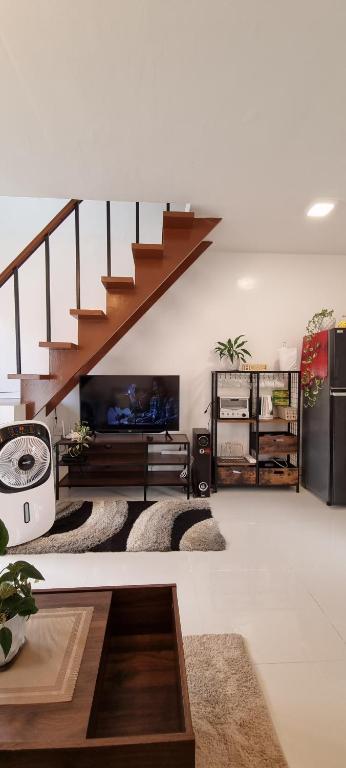TV a/nebo společenská místnost v ubytování Yuna Homestay - Furnished Home in Butuan