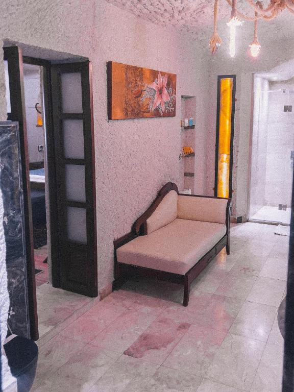 Local Cave House - 11