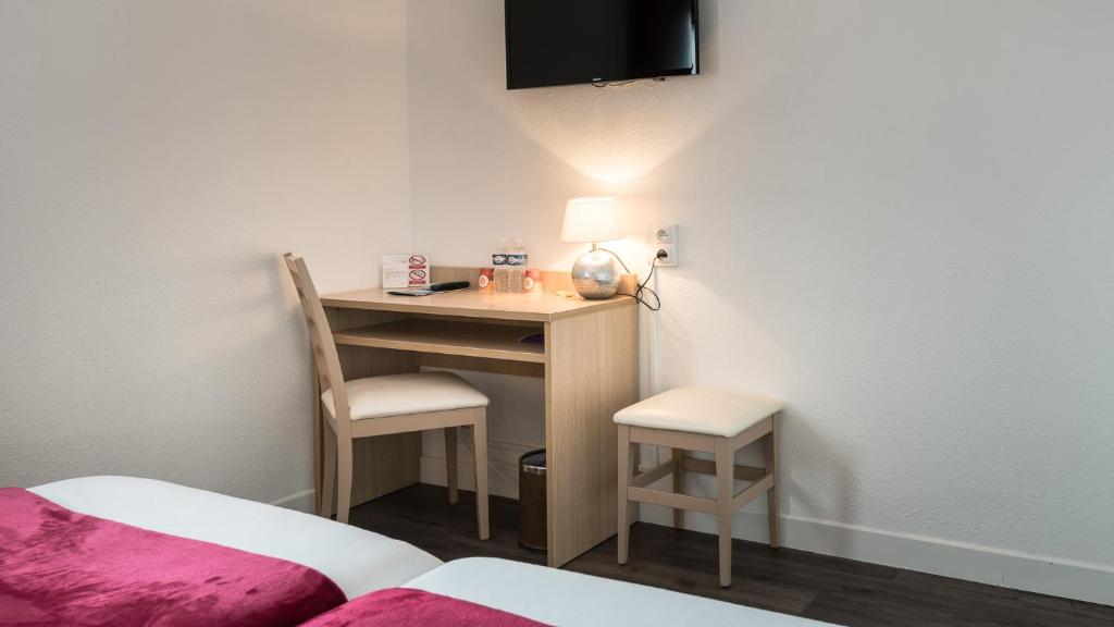 Postel nebo postele na pokoji v ubytování Hôtel Restaurant L'Evidence