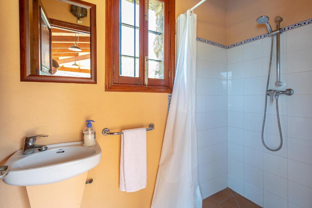 Kúpeľňa v ubytovaní Villa La Sort Gran in Pollensa By homevillas360