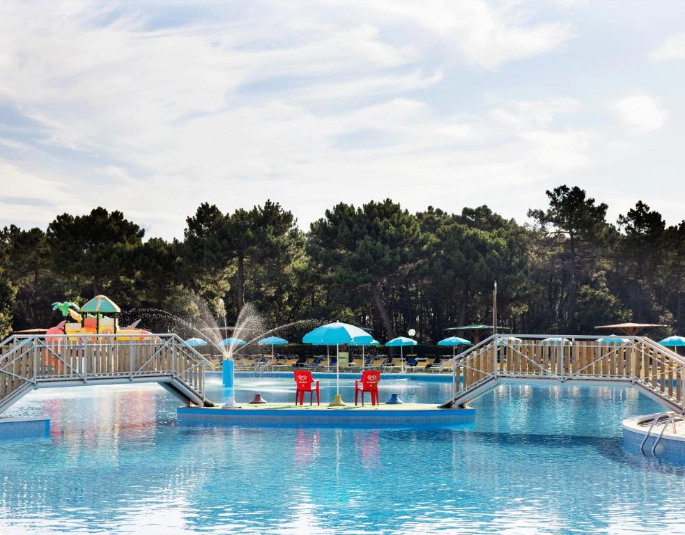Bazén v ubytování Residence Mare Pineta nebo v jeho okolí
