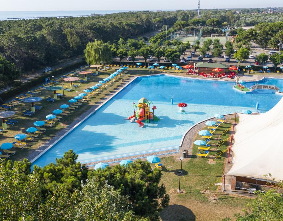 Bazén v ubytování Residence Mare Pineta nebo v jeho okolí