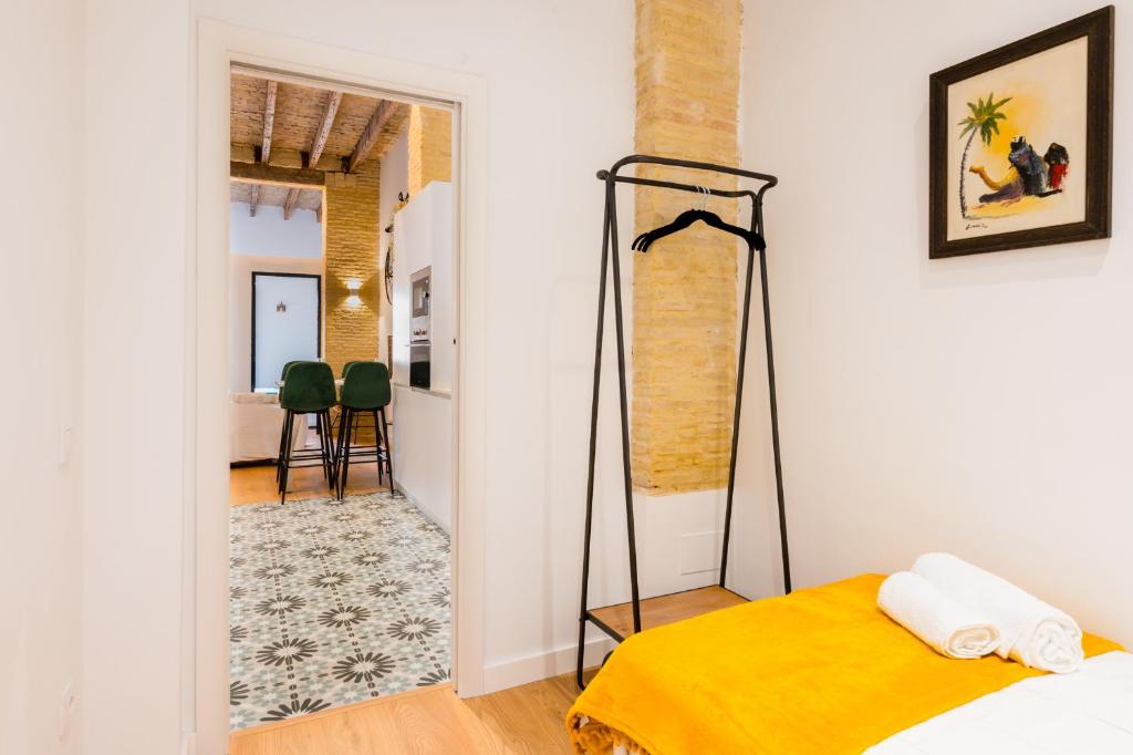 Łóżko lub łóżka w pokoju w obiekcie Diseño Triana 2 rooms