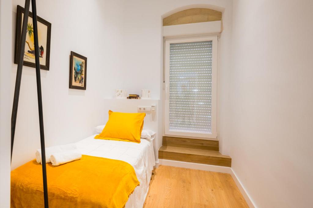Łóżko lub łóżka w pokoju w obiekcie Diseño Triana 2 rooms