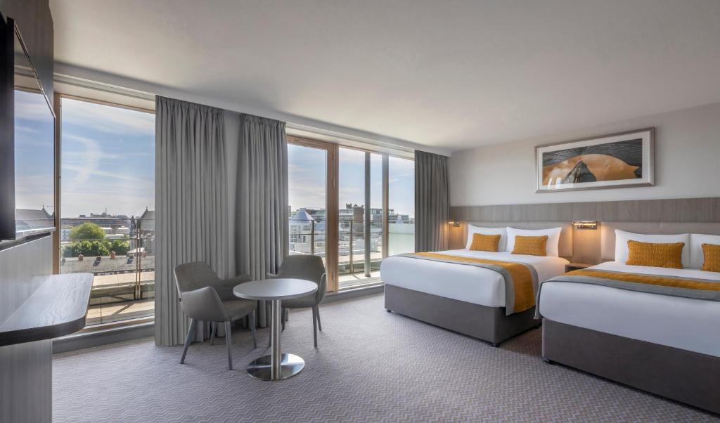 Cama ou camas em um quarto em Maldron Hotel Smithfield Dublin City