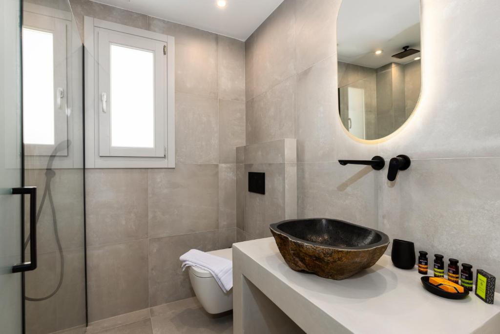 Koupelna v ubytování SERAPIAS SUITES