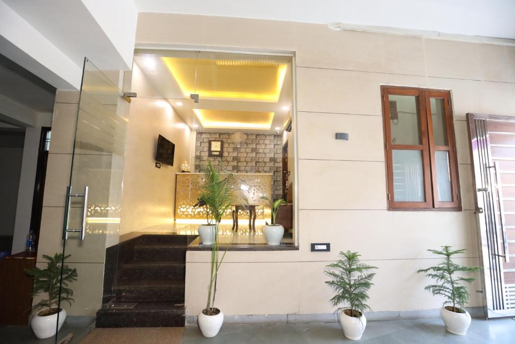 Fotografie z fotogalerie ubytování Hotel Lavit Couple Friendly near Faridabad Metro station v destinaci Faridabad