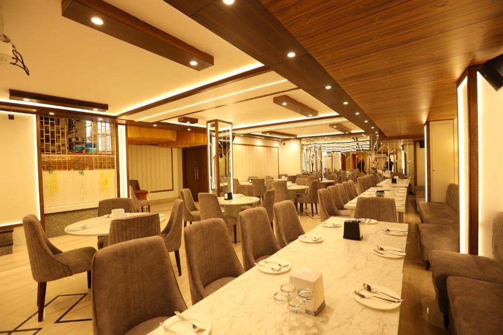 Posezení v ubytování Hotel Lavit Couple Friendly near Faridabad Metro station