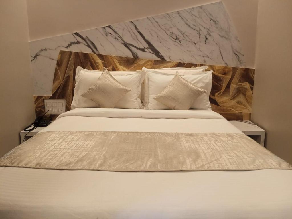 Postel nebo postele na pokoji v ubytování Mannars Deluxe Lodge