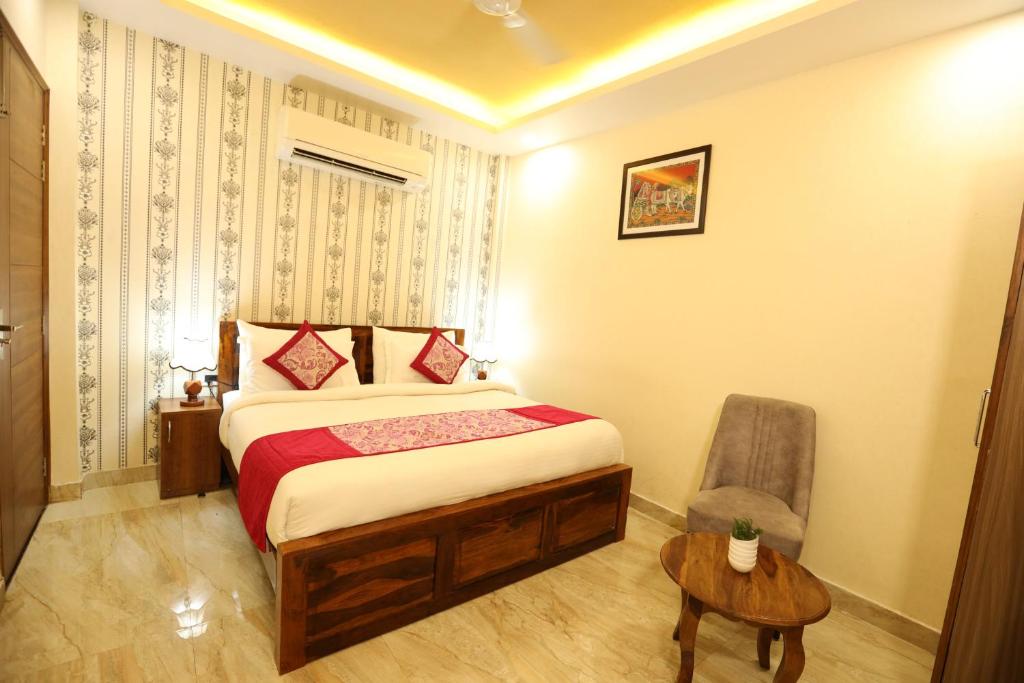 Postel nebo postele na pokoji v ubytování Hotel Lavit Couple Friendly near Faridabad Metro station