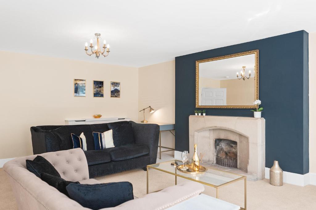 a living room with a couch and a fireplace at Stunning 2 bedroom apartment in fantastic location in Bristol