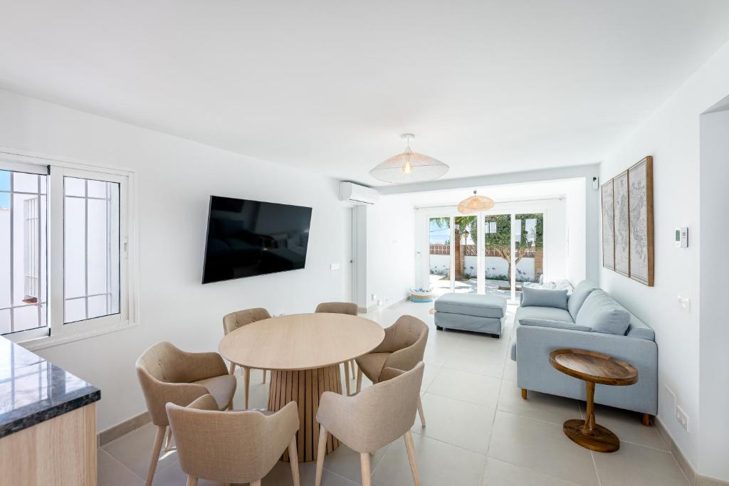 Posedenie v ubytovaní New charming house 150 meters from the beach