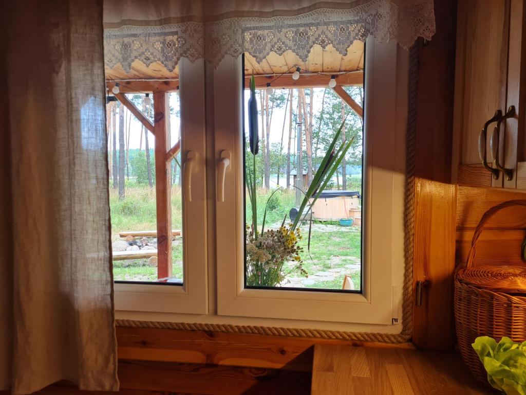 Vonkajšia záhrada v ubytovaní Pod Czarnym Dzięciołem - dom z widokiem i prywatną balią