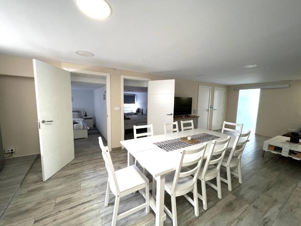 A kitchen or kitchenette at Seaside home Torrevieja - LaMata