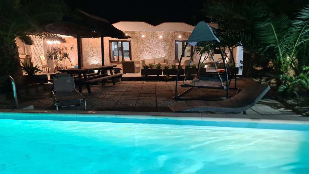 Basen w obiekcie Villa Tore lub w pobliżu